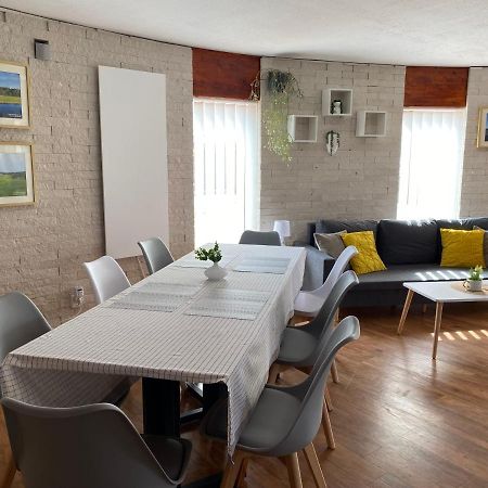 U Vrabcaka Apartment Zlonin Bagian luar foto