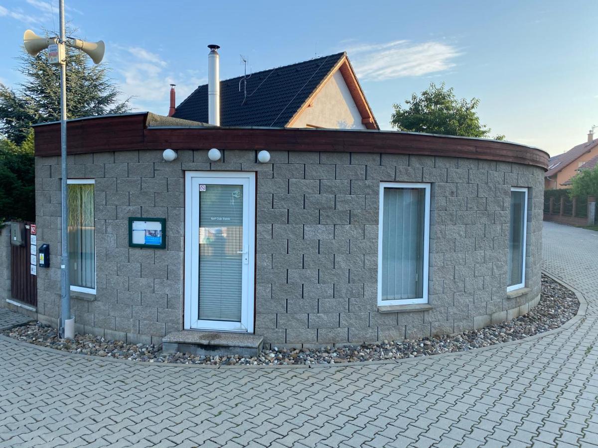 U Vrabcaka Apartment Zlonin Bagian luar foto