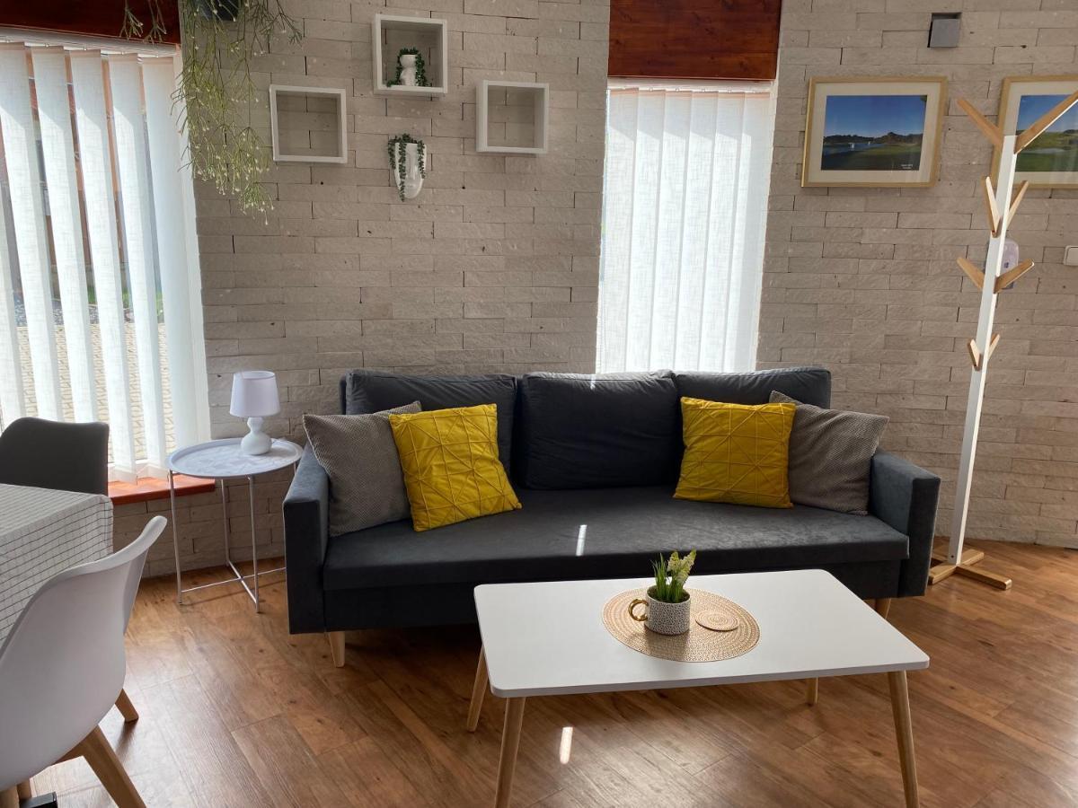 U Vrabcaka Apartment Zlonin Bagian luar foto
