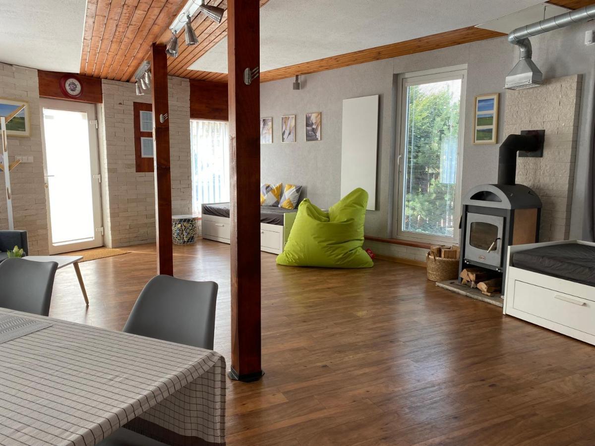U Vrabcaka Apartment Zlonin Bagian luar foto